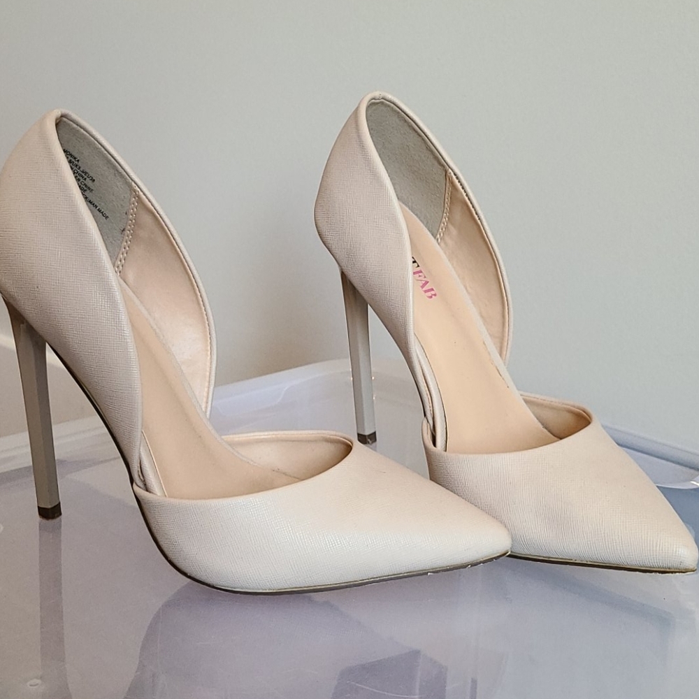 Just Fab cutout pumps size 7.5